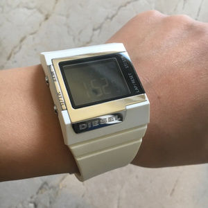 Diesel Dz-7132 in White with original box